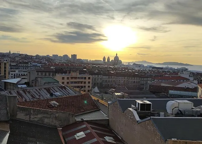Vue Mer Et Et Notre Dame Centre Ville Avec Balcon Et Parking